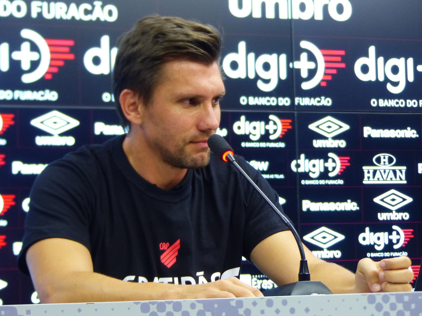 Paulo André retira ação, e Corinthians acerta acordo de pagamento com ex-zagueiro; confira