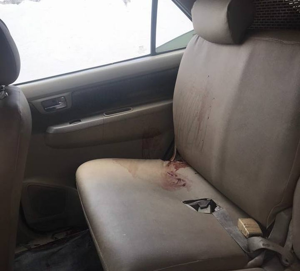 Policial foi baleado quando estava dentro de carro da PM (Foto: Arquivo pessoal)