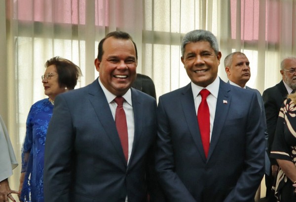 O governador eleito da Bahia Jerônimo Rodrigues (PT) e o vice Geraldo Júnior (MDB) tomaram posse na manhã deste domingo (1°). — Foto: Manu Dias/GOVBA