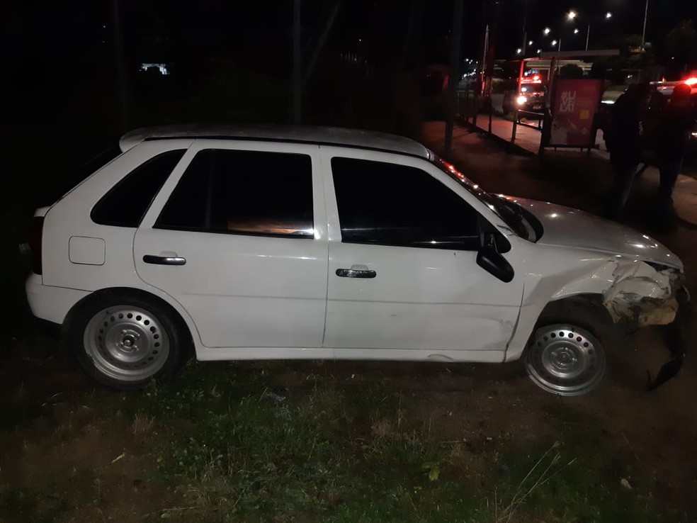 Após o acidente, motorista fugiu do local, mas foi preso em seguida — Foto: PRF/Divulgação