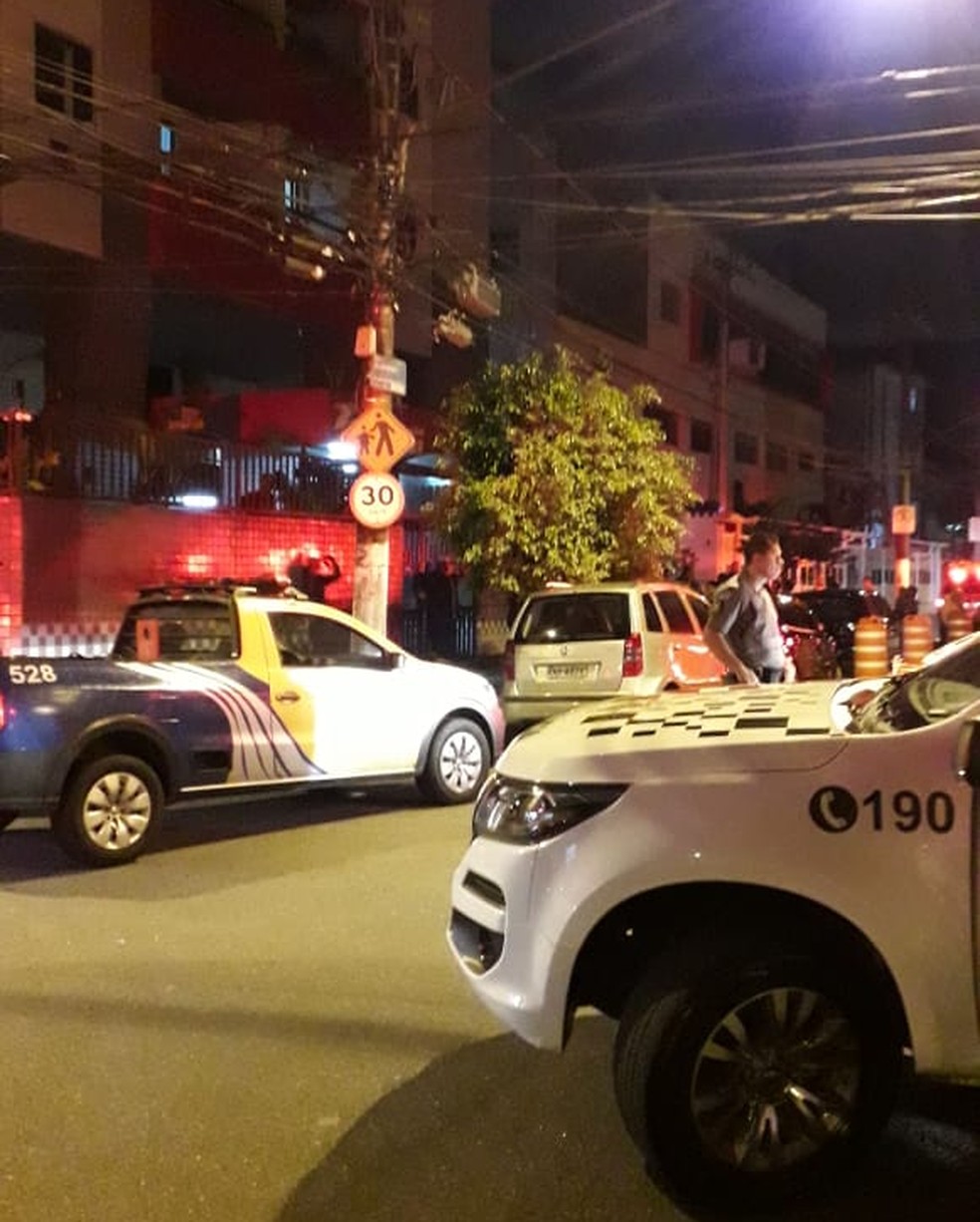 Elevador despenca em prédio residencial e quatro pessoas morrem em SP — Foto: G1 Santos