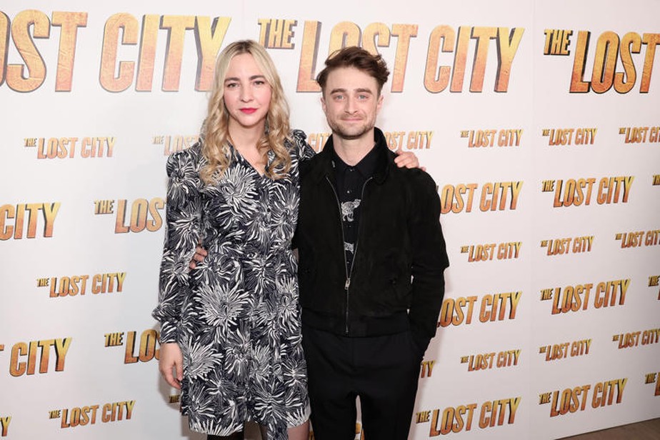 Daniel Radcliffe e Erin Darke em evento do filme 'Cidade Perdida' em 2022