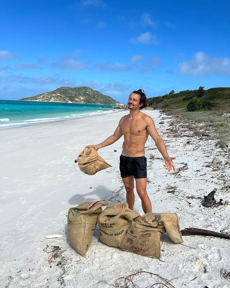 Orlando Bloom em praia na Austrália (Foto: Reprodução / Instagram)