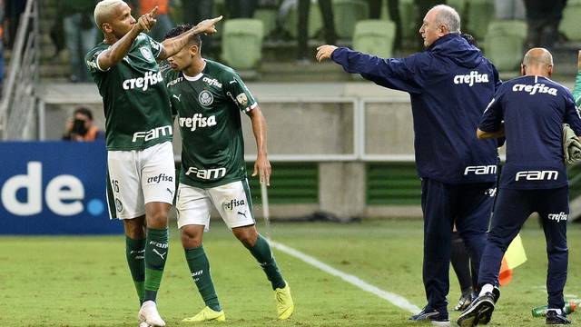 Deyverson comemora gol do Palmeiras