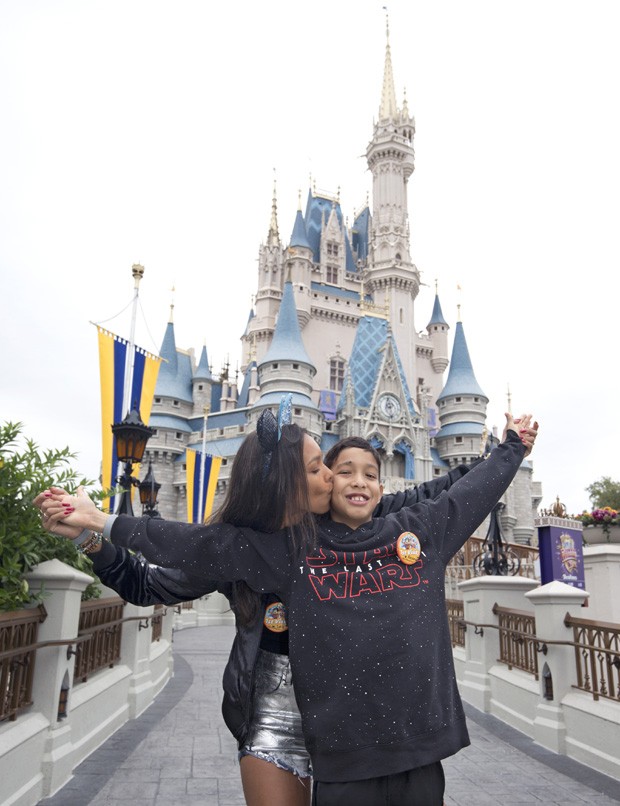 A modelo Laís Ribeiro e Alexandre na Disney (Foto: Divulgação / Walt Disney World )