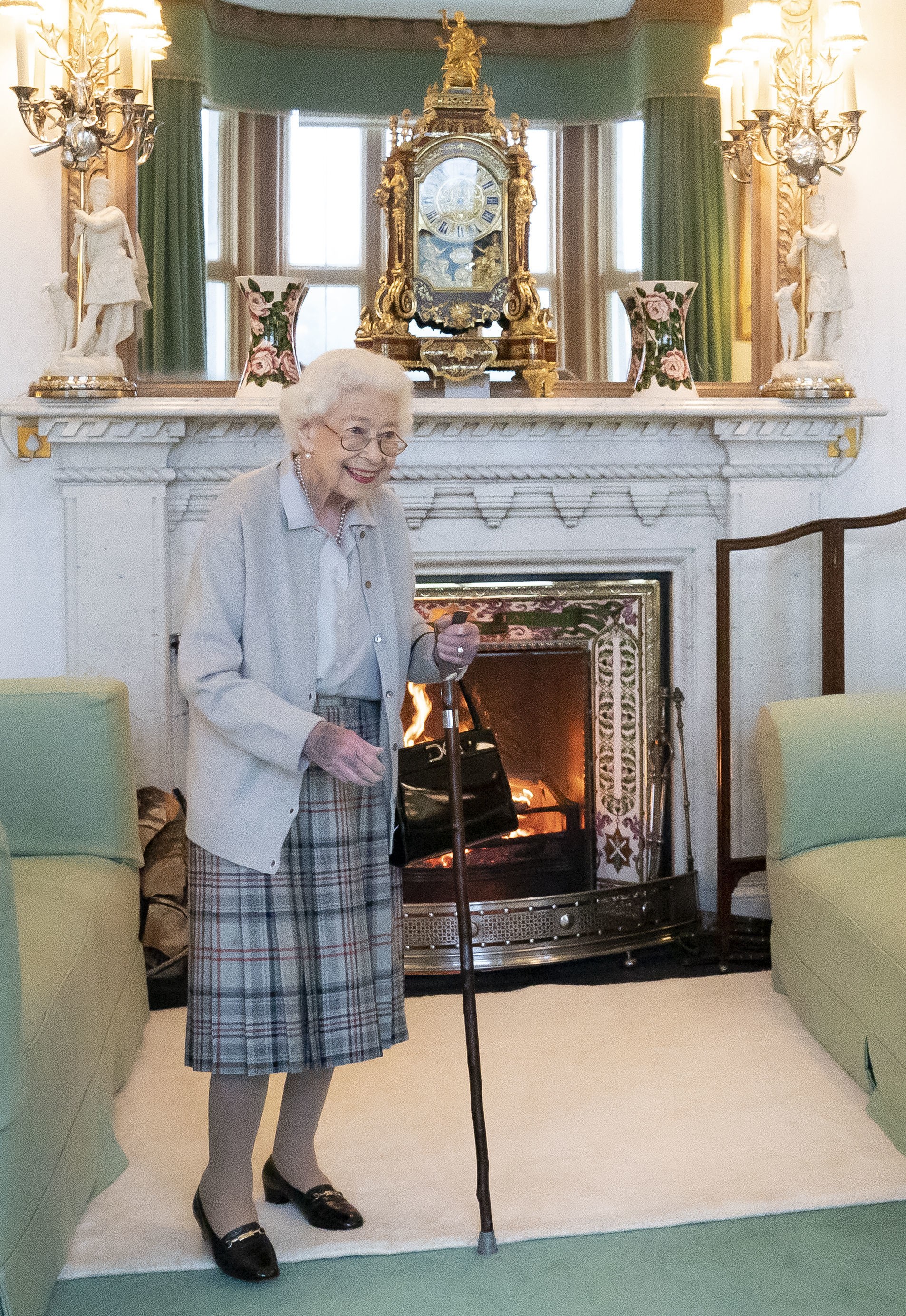 A rainha Elizabeth espera por Liz Truss, nova primeira-ministra do Reino Unido, no Castelo de Balmoral, na Escócia (Foto: Getty Images)