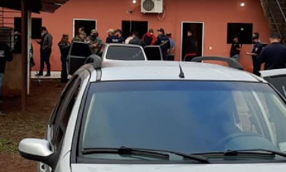 Operação em cidade paraguaia nesta segunda-feira (11) — Foto: Polícia Nacional Paraguaia/Divulgação