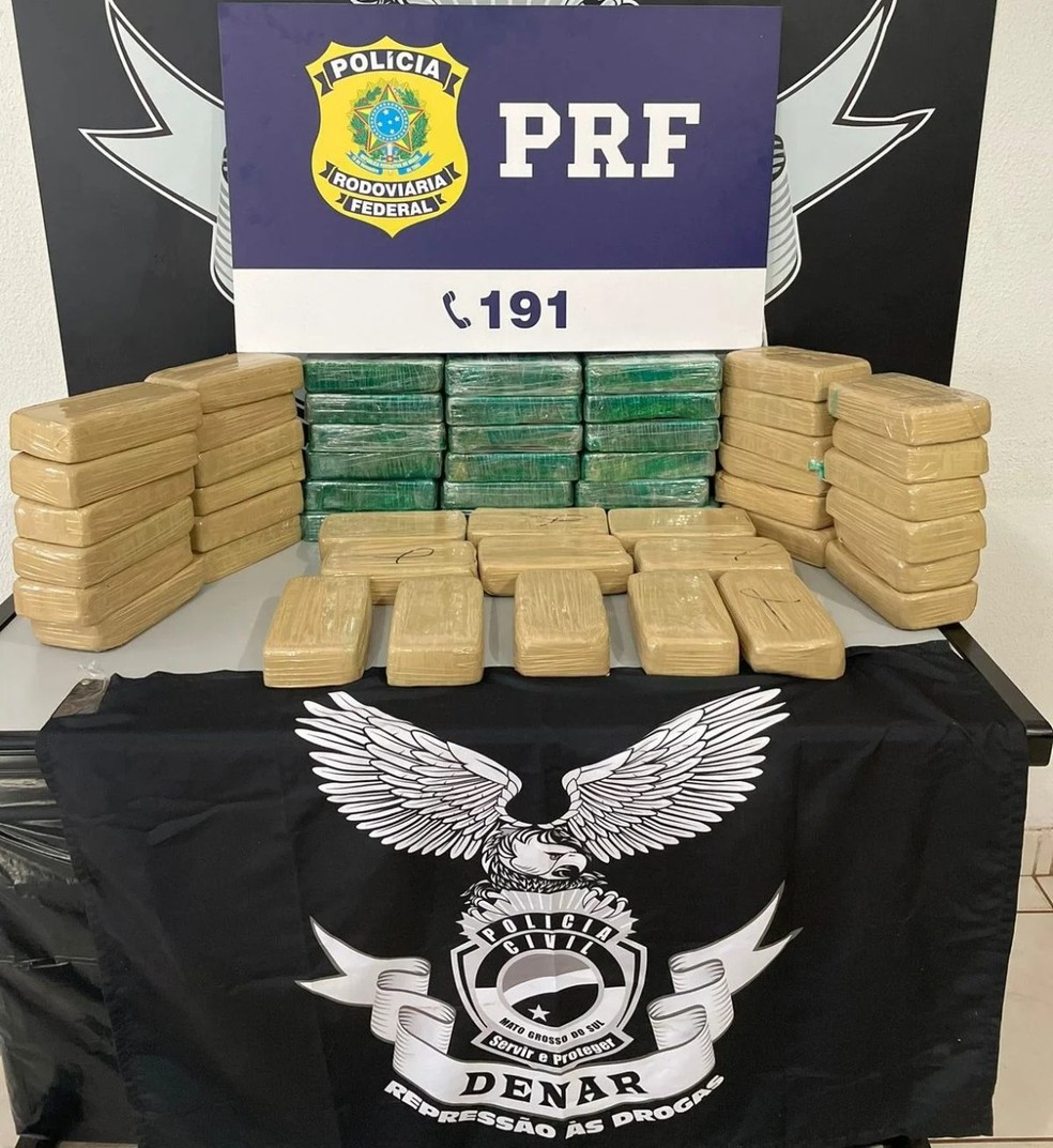 Mãe, filho e neto são presos com drogas que seriam levadas de MS para SP  — Foto: PCMS/Divulgação