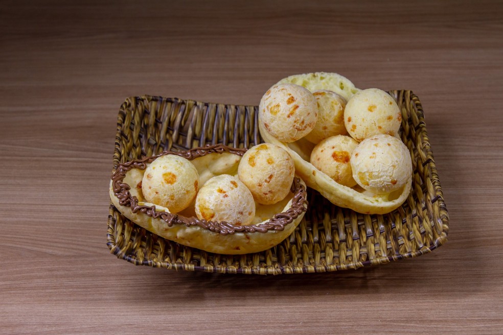 Ovo de Páscoa de pão de queijo com creme de avelã — Foto: Israel Crispim