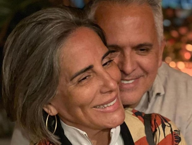 Gloria Pires posa ao lado do marido Orlando Morais (Foto: Reprodução/Instagram)