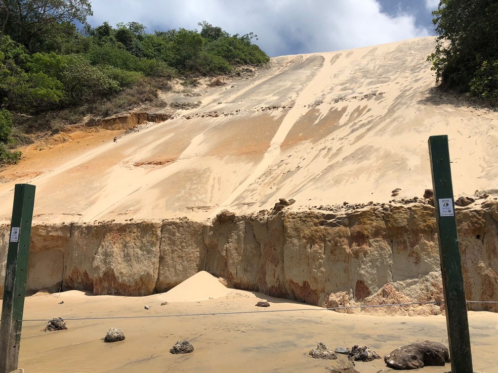 Erosão no Morro do Careca deixa "falésias" à mostra em Natal — Foto: Vinícius Marinho/Inter TV Cabugi
