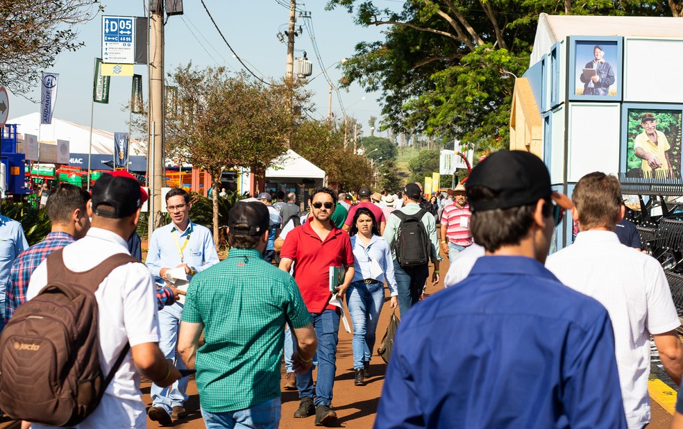 Visitantes conhecem novidades nos estandes da Agrishow 2022 em Ribeirão Preto, SP — Foto: Érico Andrade/g1