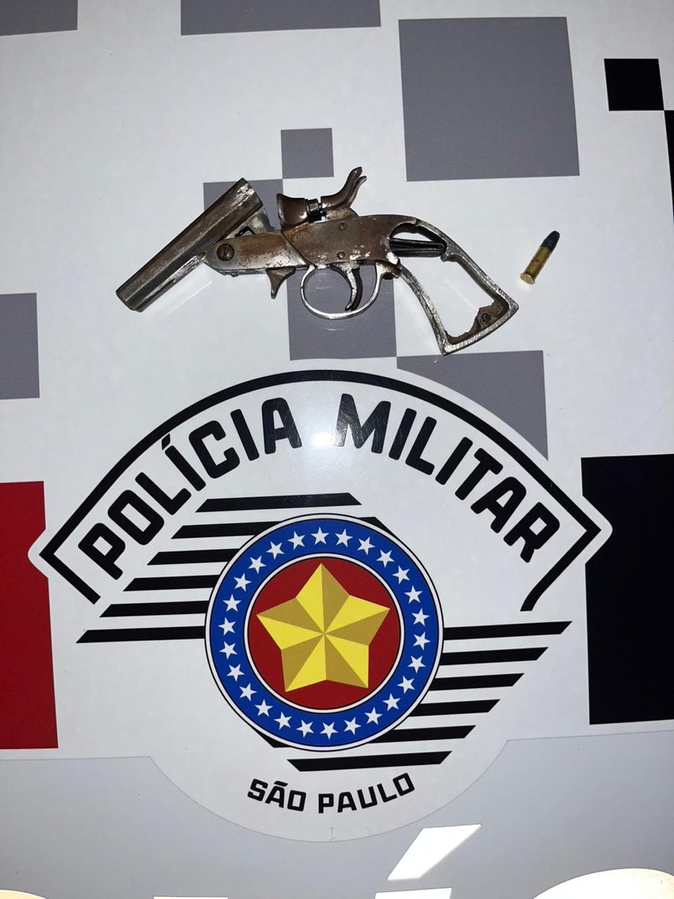 Durante a fuga, o menor foi detido por grupo de oito motociclistas.  — Foto: Polícia Militar/Divulgação 