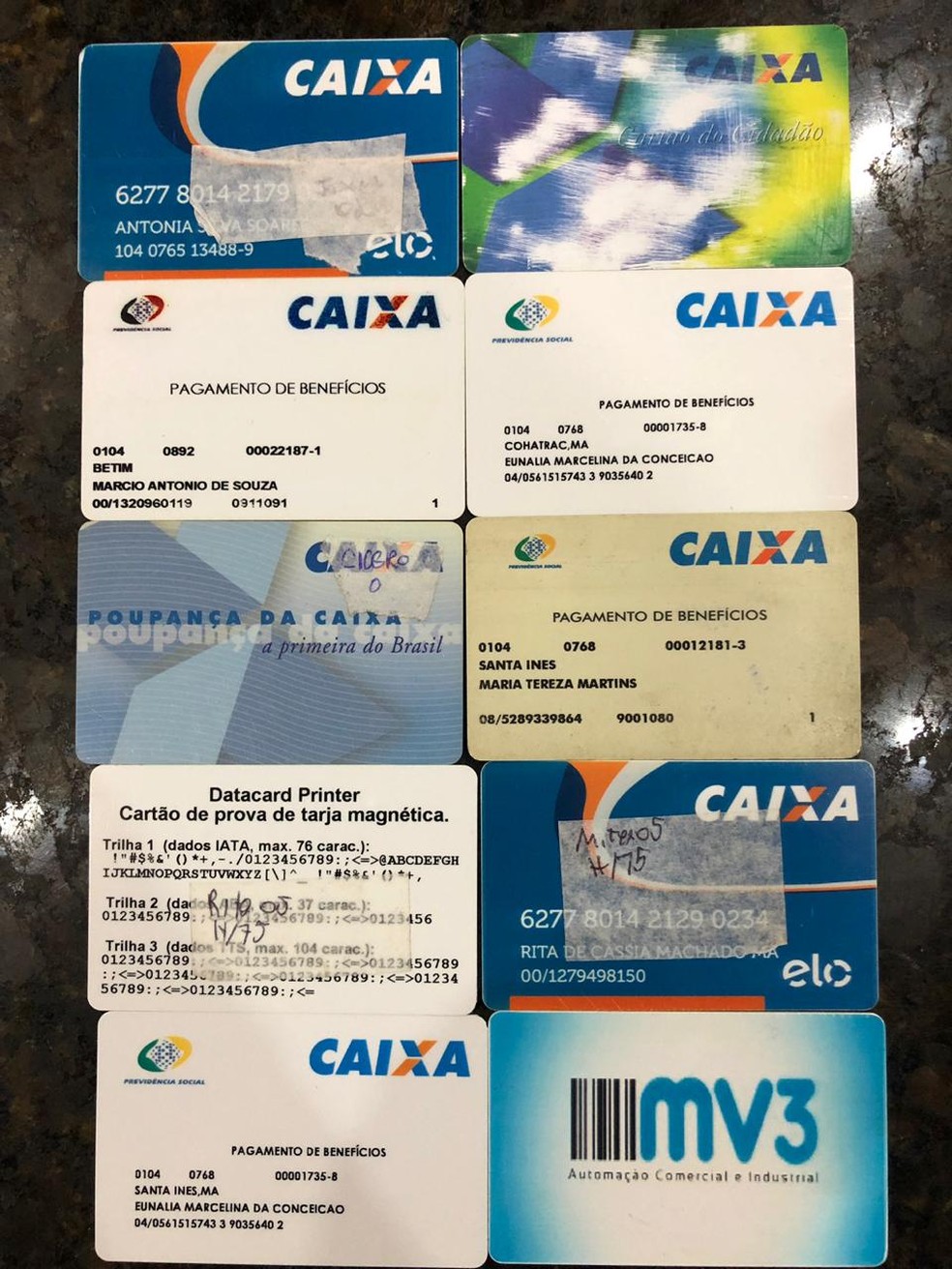 Policiais apreenderam vasta documentação que seria usada junto às instituições de assistência social — Foto: Divulgação/Polícia