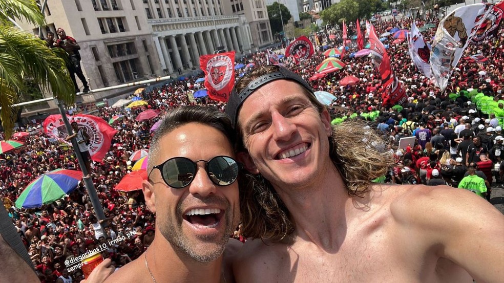 Filipe Lu&iacute;s posta selfie ao lado de Diego Ribas  &mdash; Foto: Reprodu&ccedil;&atilde;o/ Instagram 