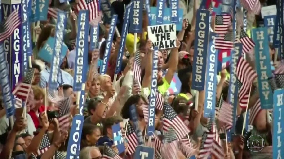 Michelle Obama e Bernie Sanders alertam sobre o ‘caos’ e ‘risco para a democracia’ de Trump na inauguração da convenção do Partido Democrata |  Eleições de 2020 nos EUA