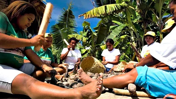 Quebradeiras de coco da região de São João do Arraial. — Foto: Divulgação