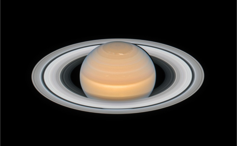 Imagem de Saturno captada pela Nasa em 2018 mostra tempestade atmosférica no pólo norte — Foto: NASA / ESA /Amy Simon e time OPAL / J. DePasquale (STScI)
