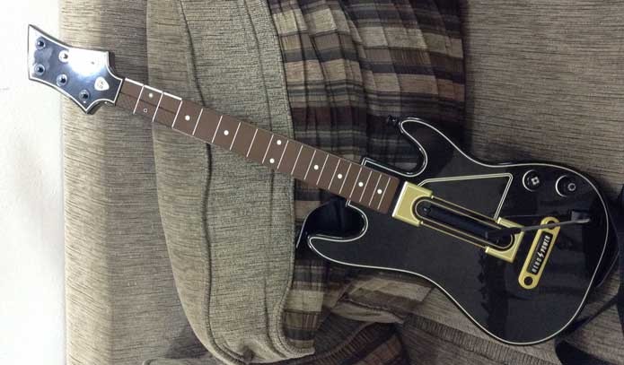 A nova guitarra de Guitar Hero Live (Foto: Felipe Vinha)