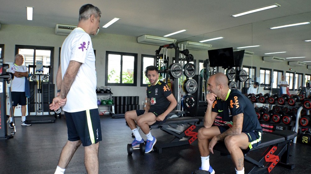 Renato Augusto defende Diego e prevê apoio na Seleção após pênalti perdido