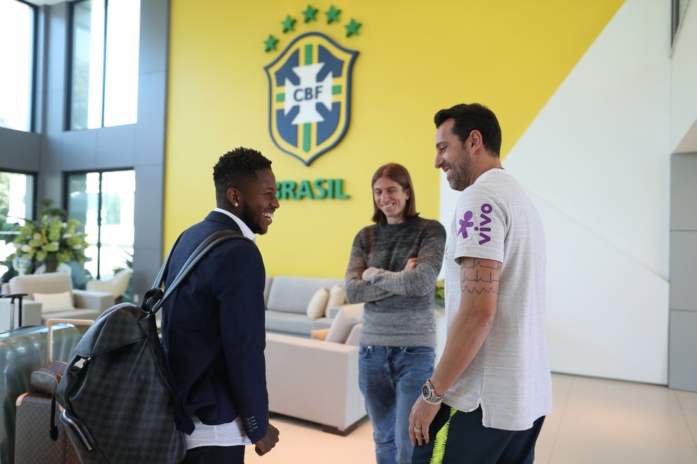 Fred e Filipe Lu&Atilde;&shy;s chegam na Granja Comary (Foto: Foto: Lucas Figueiredo/CBF)