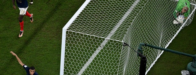  Mbappé comemora segundo gol dele na partida: 2 a 0 França, em cima da Dinamarca — Foto: FRANCÓIS-XAVIER MARIT/AFP