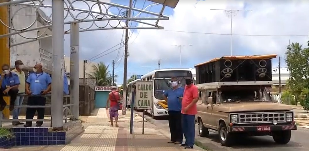 Motoristas de ônibus fazem paralisação e pedem vacinação contra Covid-19 para a categoria em Natal. — Foto: Reprodução/Inter TV Cabugi