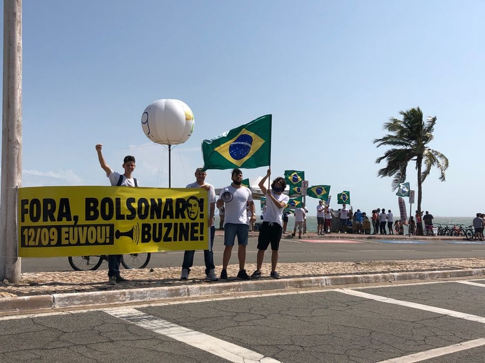 Manifestantes fazem ato contra Bolsonaro em São Luís — Foto: Luciano Dias/Grupo Mirante