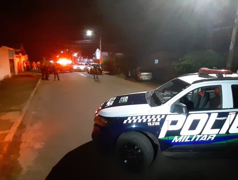 Ao cobrar dívida, vendedor é baleado no pescoço e percorre 5 quadras de carro antes de morrer