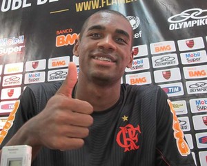 Macaé volta atrás na contratação de Raphael Aguiar e desiste de Marllon