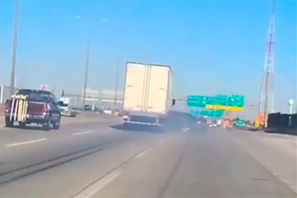 Terrível acidente em rodovia americana (Foto: reprodução Facebook)
