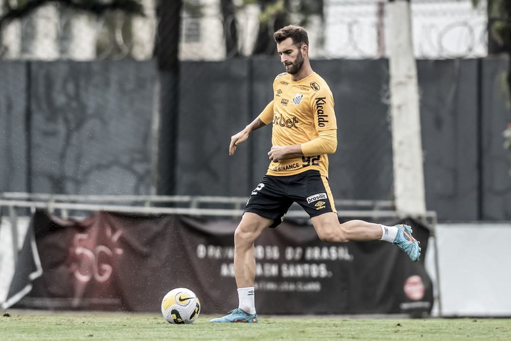 Léo Baptistão durante treino do Santos — Foto: Ivan Storti/Santos FC