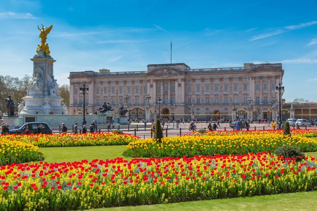 Saiba como visitar os palácios da Rainha Elizabeth no Reino Unido - Rainha Elizabeth _ Palácio de Buckingham (Foto: Getty Images)