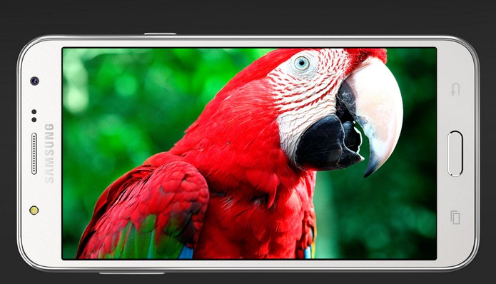 Galaxy J7 vem com tela HD de 5,5 polegadas (Foto: Divulgação/Samsung)