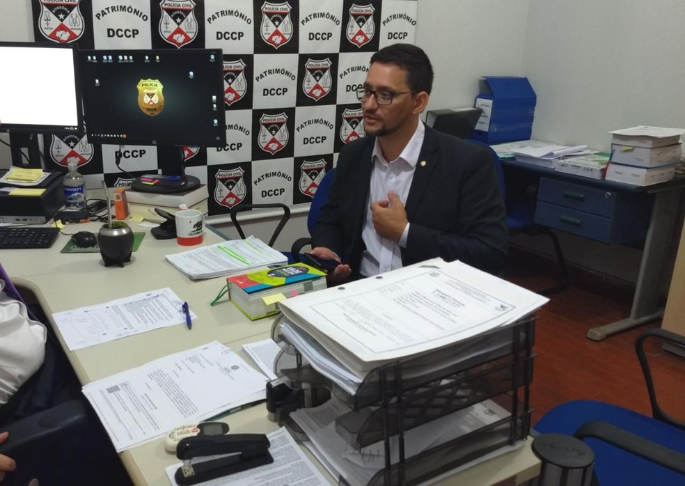 Deputado Anderson do Singeperon registra boletim após invasão — Foto: Diêgo Holanda/G1