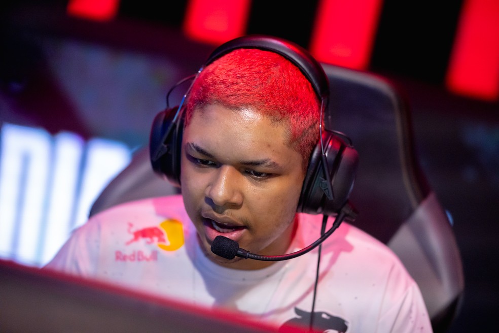 Com uma simples habilidade do campeão Kennen, fNb mudou o destino da série e assegurou a vitória da FURIA — Foto: Divulgação/Bruno Alvares/CBLOL