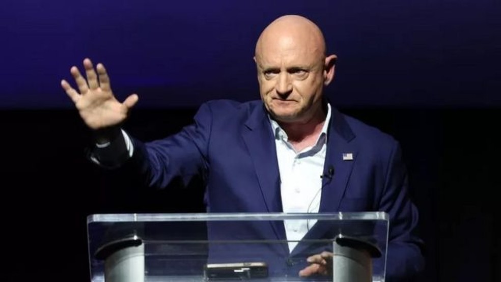 O democrata Mark Kelly derrutou o republicano Blake Masters no Arizona — Foto: GETTY IMAGES/via BBC
