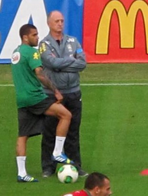 Felipão Scolari e Daniel Alves treino seleção brasil (Foto: Richard Souza)