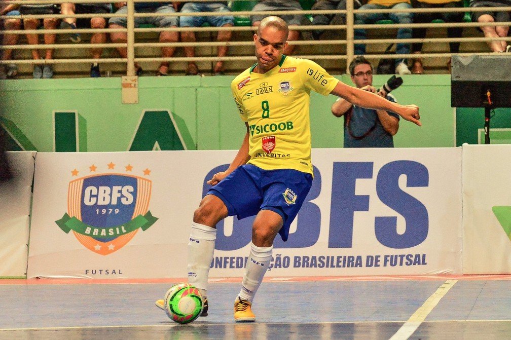 Léo Santana deixou o seu na goleada (Foto: Ricardo Artifon/CBFS)
