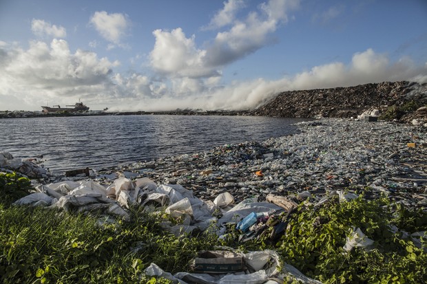 Descarte indevido de resíduos deixa ambientalistas em estado de alerta (Foto: Giulio Paletta)