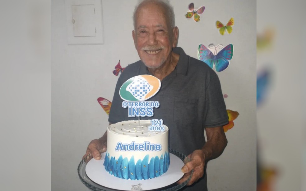 Idoso Andrelino Vieira da Silva comemora 121 com anos com bolo temático em Aparecida de Goiânia, Goiás — Foto: Arquivo pessoal/Andrelino Vieira da Silva