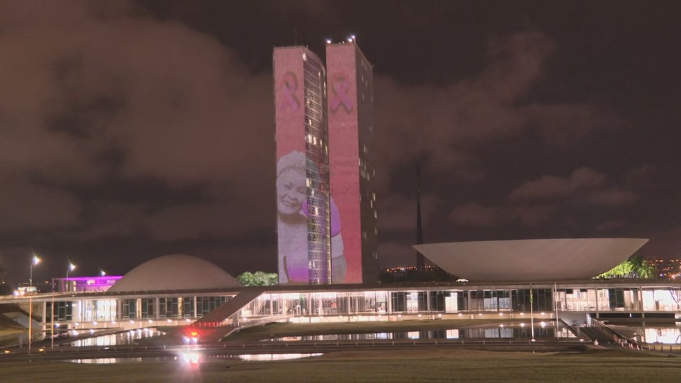 Congresso Nacional Ganha Projecoes Com Imagens De Mulheres Para Lembrar Importancia De Prevenir E Tratar Cancer De Mama Distrito Federal G1