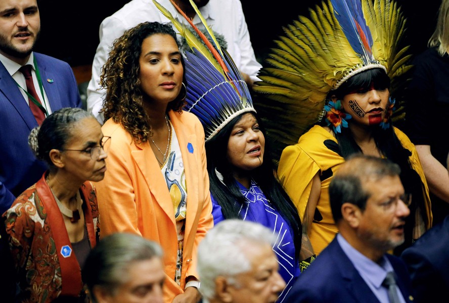 As ministras Anielle Franco e Sonia Guajajara, ambas ao centro, ao lado de Marina Silva: pastas da Igualdade Racial e dos Povos Indígenas ocupam mesmo prédio, em meio a indefinição sobre espaço físico