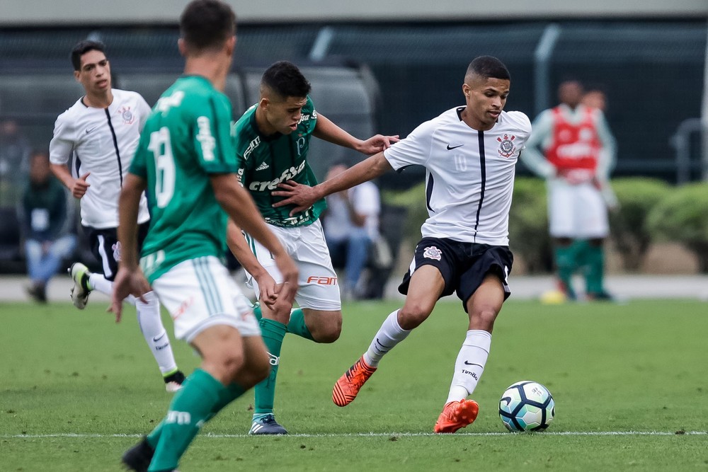 Joia 2018: Vitinho alcança maioridade com mesmas dicas de Pedrinho no Corinthians
