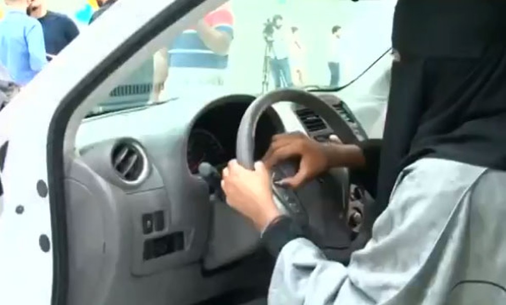 Feira de carros só para mulheres faz sucesso na Arábia Saudita — Foto: Reprodução