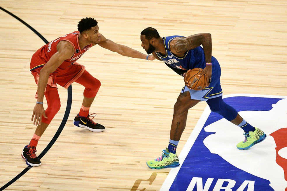 NBA na ESPN tem confronto de MVPs como atração neste sábado