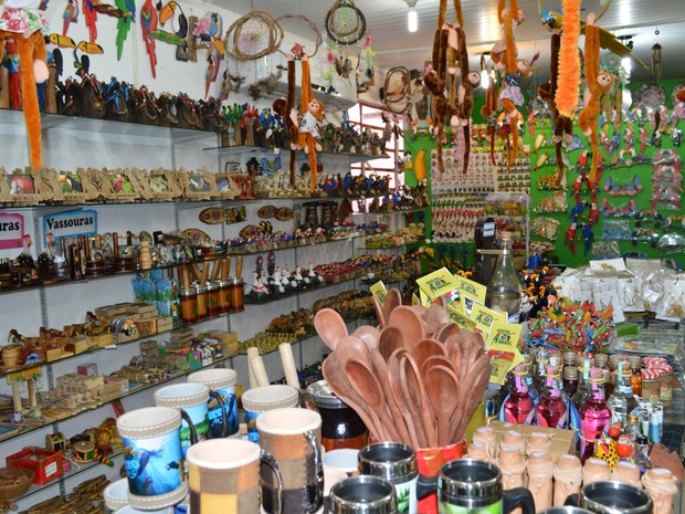 Produtos de artesanato são as principais opções de presente e lembrancinhas para os visitantes de Bonito (Foto: Anderson Viegas/G1 MS)