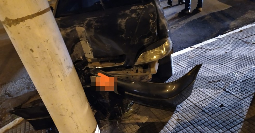 Homem bate carro em poste ap&oacute;s dirigir alcoolizado em Itapeva &mdash; Foto: GCM/Divulga&ccedil;&atilde;o