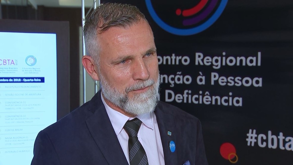 Luiz Carlos Paschoarelli, professor da Unesp, lembra que atÃ© detalhes como o design podem ajudar na integraÃ§Ã£o da pessoa com deficiÃªncia â Foto: TV TEM/ReproduÃ§Ã£o