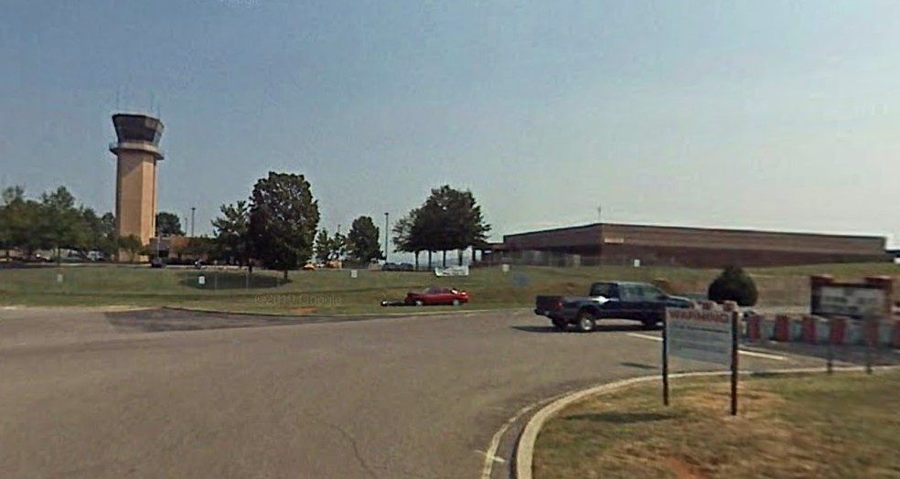 Base aérea fechada por temor de tiroteio nesta quarta-feira (15) — Foto: Reprodução/Google Street View